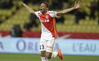 冠竞电竞焦点-克瓦拉茨赫利亚突破造红牌加点球